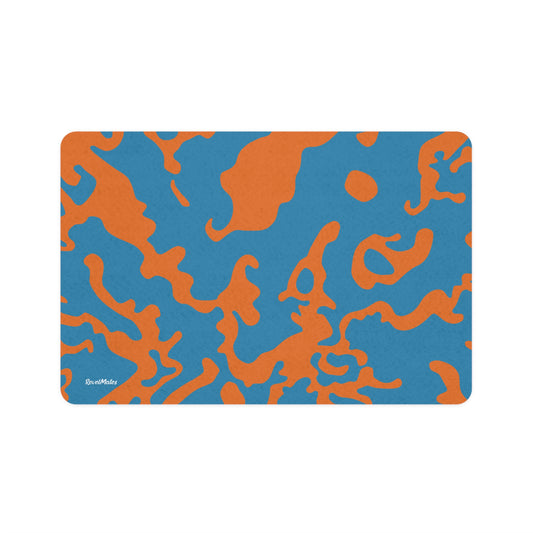 Camuflaje azul y naranja | Tapete para comida para mascotas (12"x18") | para perros, gatos y todas las mascotas queridas